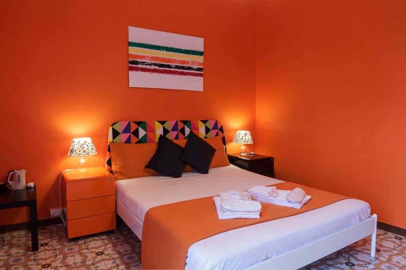 Le Saline B&B Siracusa Orange Room: first double bed